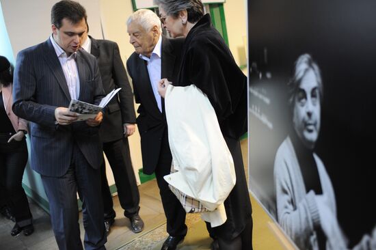 Вернисаж "Анатолий Гаранин. Фототеатр Таганка"