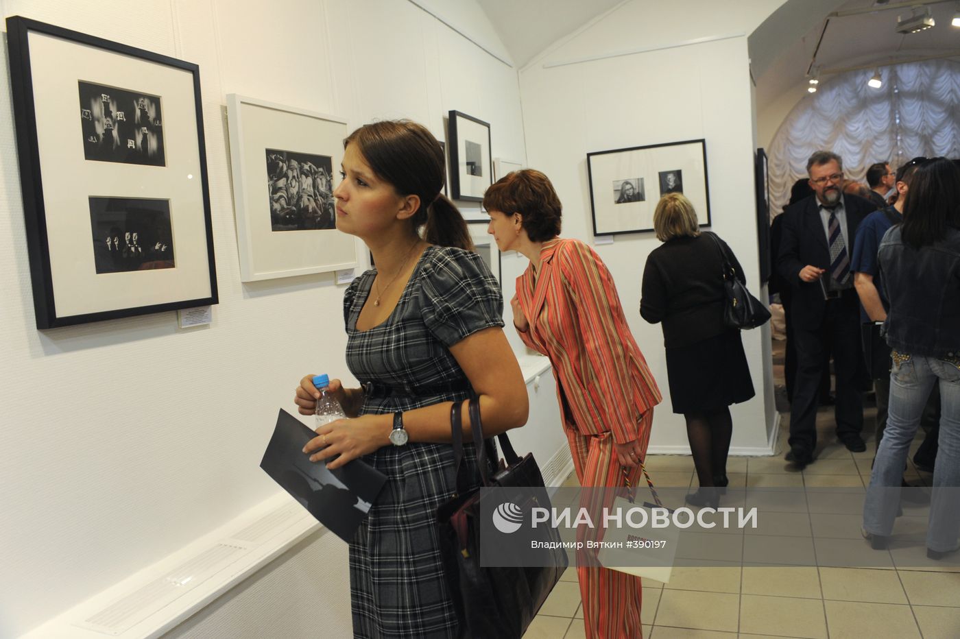 Вернисаж "Анатолий Гаранин. Фототеатр Таганка"