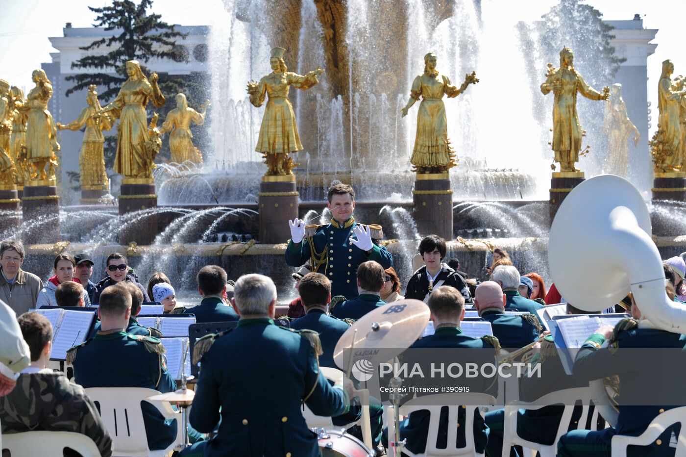 На ВВЦ открылся после ремонтных работ фонтан "Дружба народов"