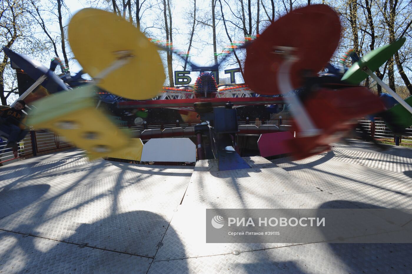 В парке аттракционов на ВВЦ