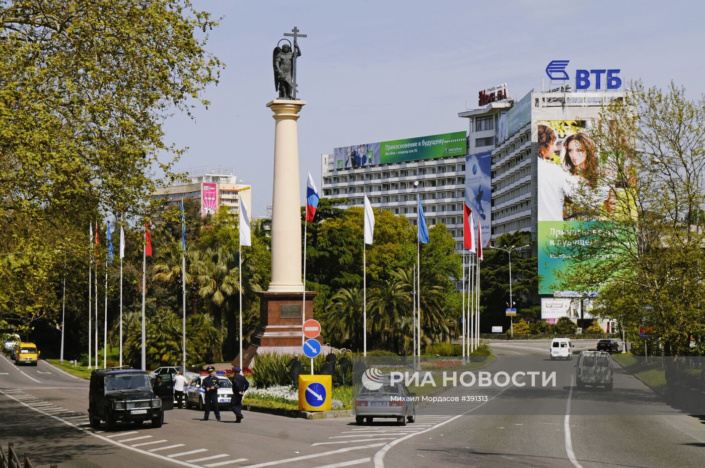 Монумент Михаила-Архангела в Сочи