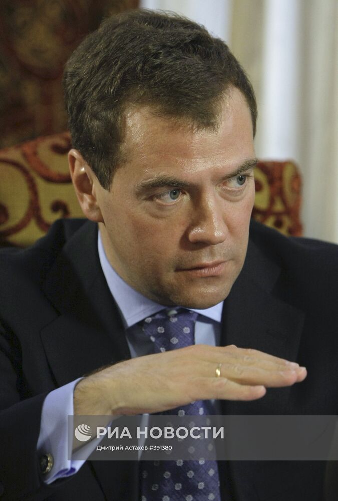 Д.Медведев провел встречу с активом "Справедливой России"