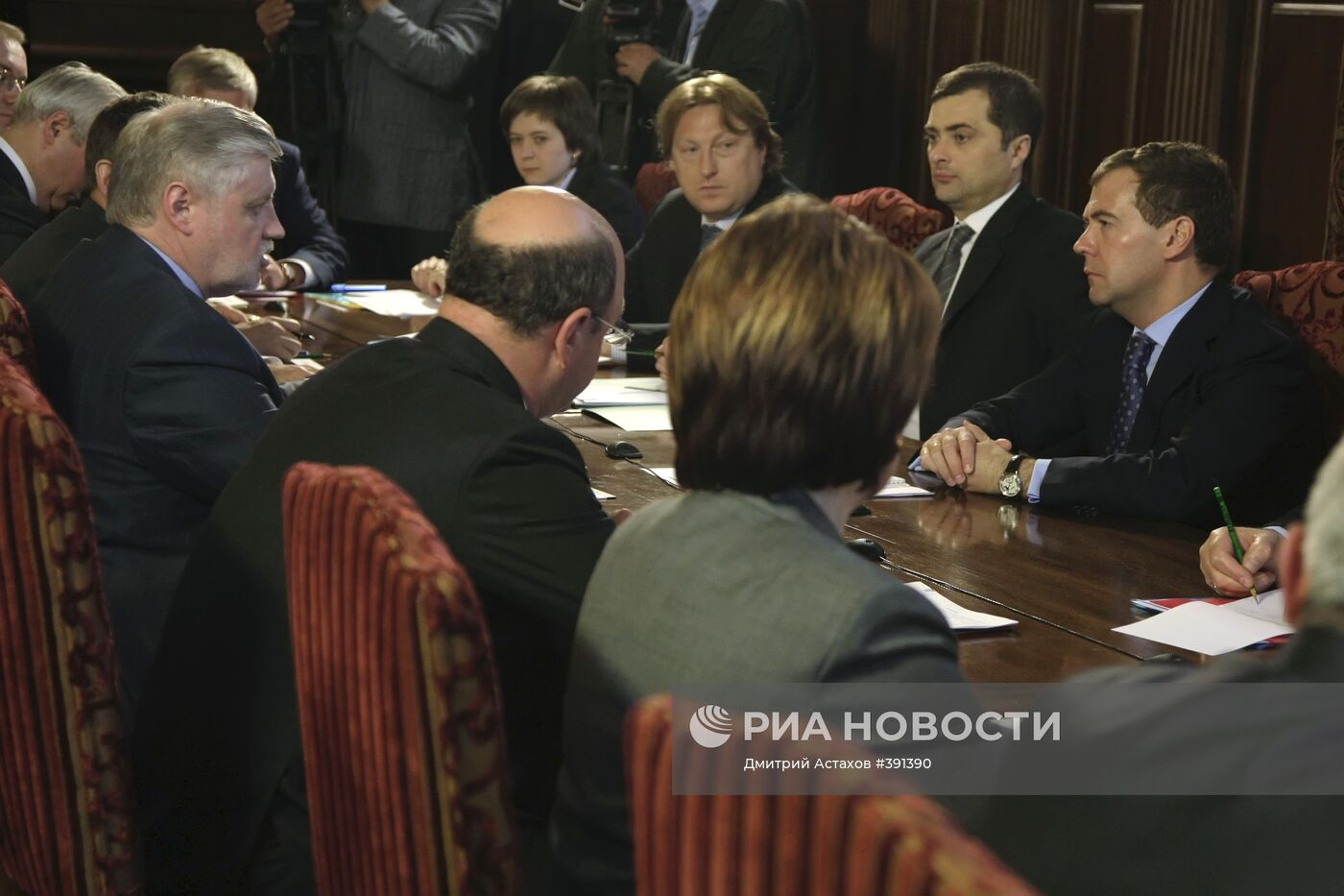Д.Медведев провел встречу с активом "Справедливой России"