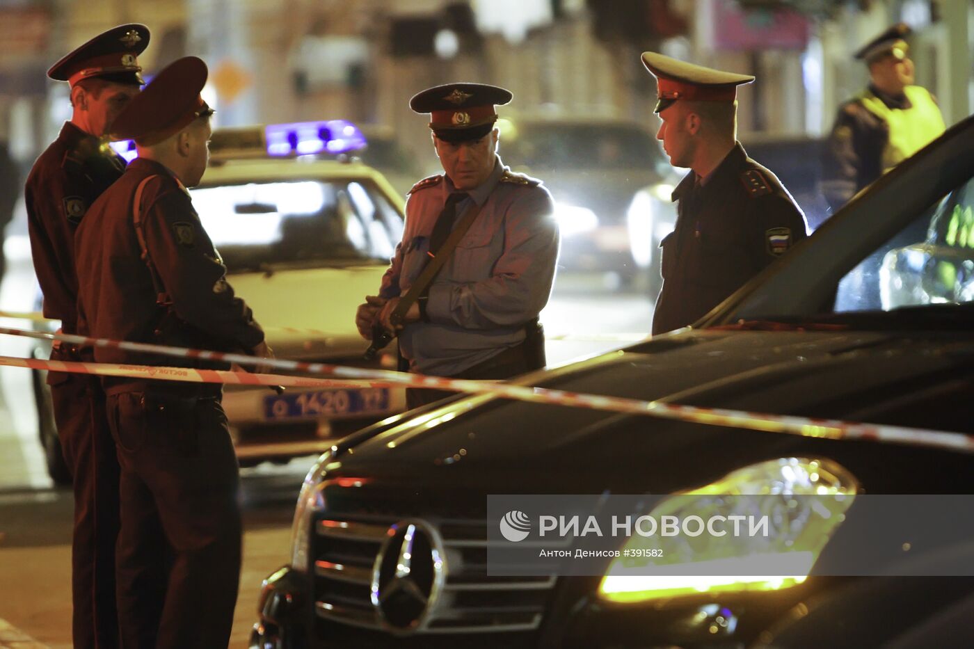 "Мерседес" расстрелян в центре Москвы, водитель погиб