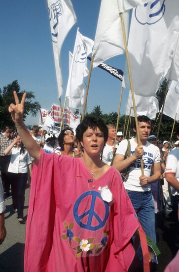 Участники "Марша Мира-82" в Ленинграде