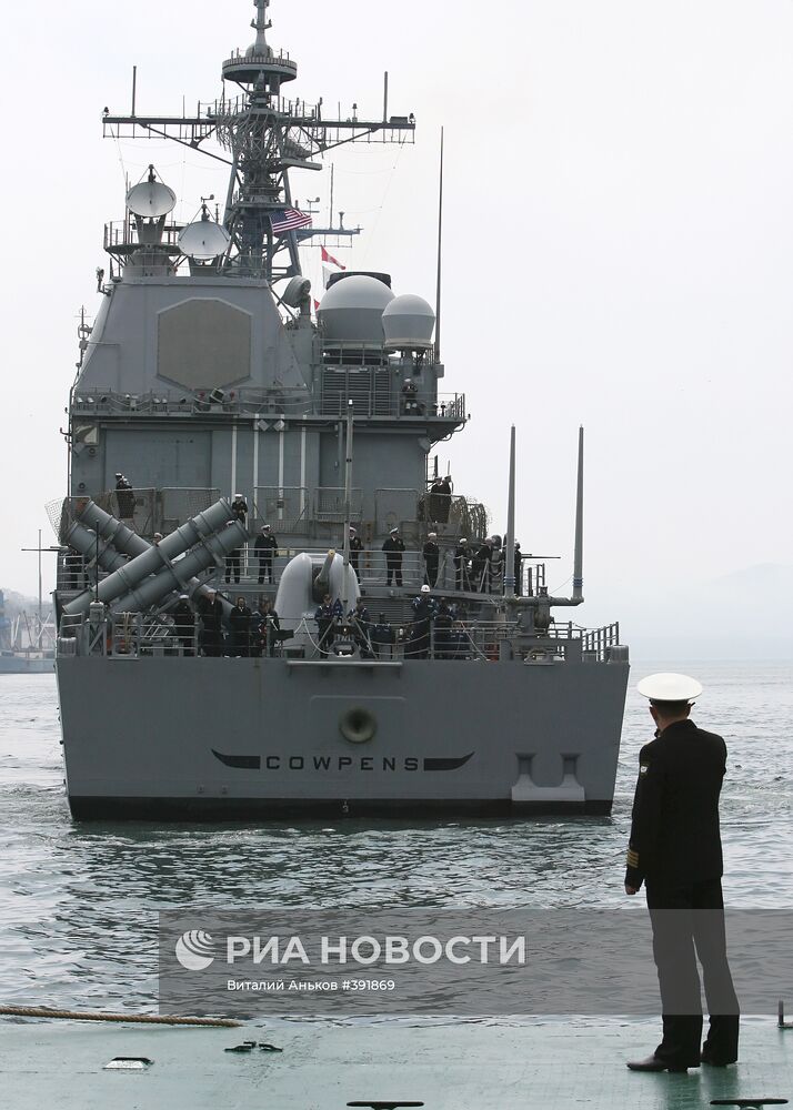 Визит ракетного крейсера ВМС США "Каупенс" во Владивосток