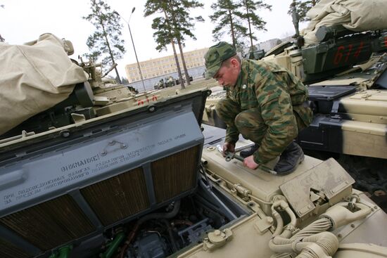 Подготовка военной техники к параду в Екатеринбурге
