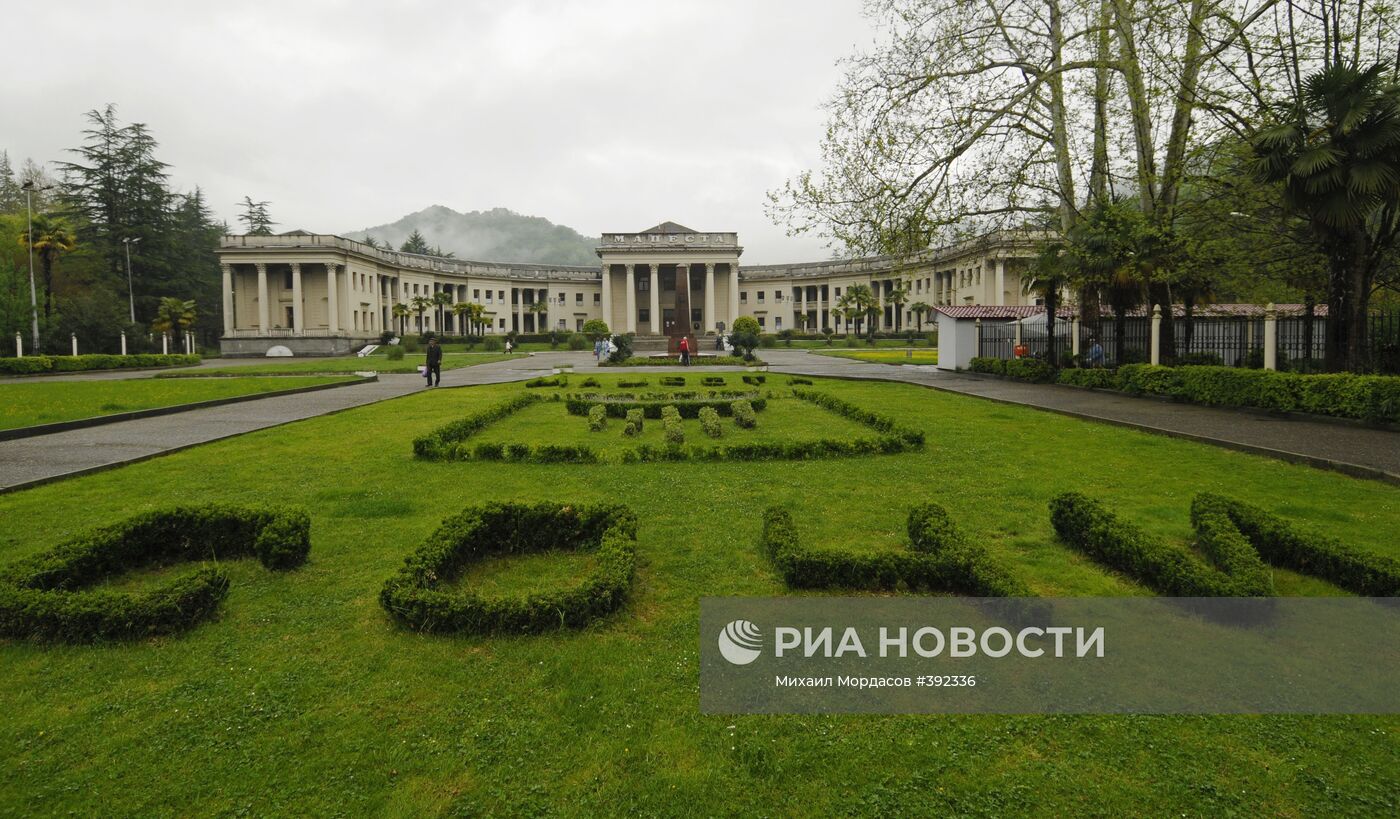 Санатории города Сочи перед началом летнего сезона