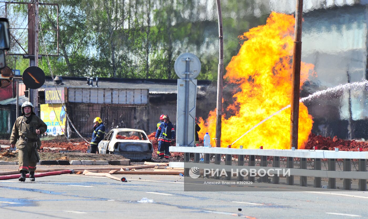 Продолжается ликвидация пожара на западе Москвы