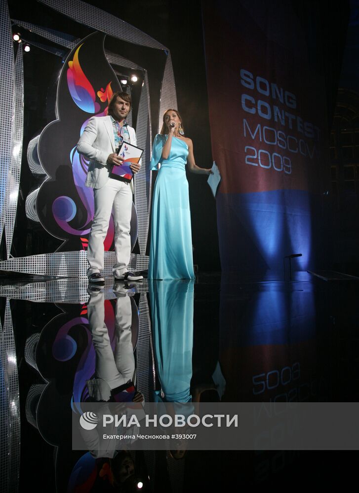 Телеведущий Андрей Малахов и певица Алсу