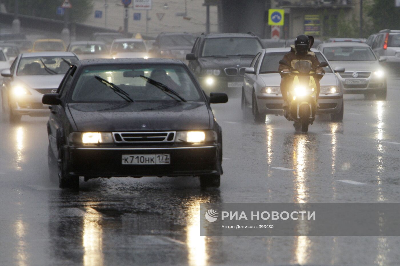 Сильный ливень с градом в Москве