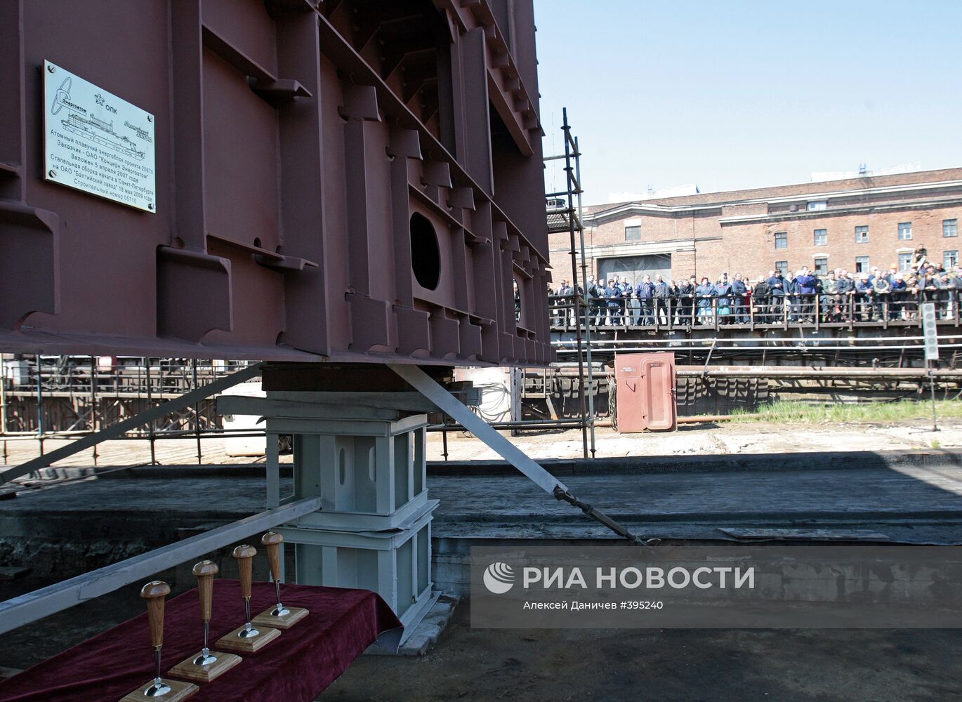 Закладка первой плавучей АЭС состоялось в Санкт-Петербурге