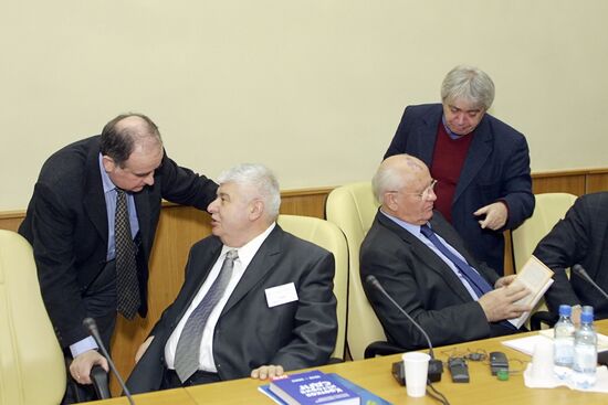 М.Горбачёв и Г.Попов