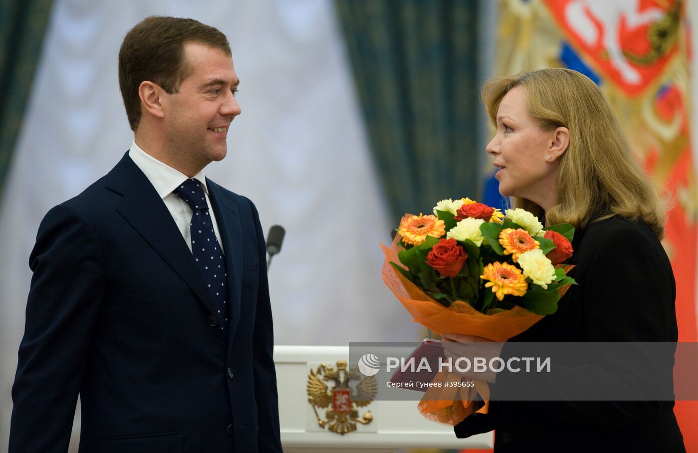 Президент России Дмитрий Медведев вручил государственные награды