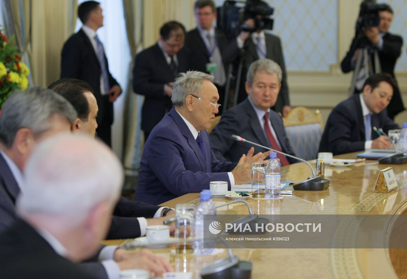 Н. Назарбаев на встрече с главами делегаций стран СНГ
