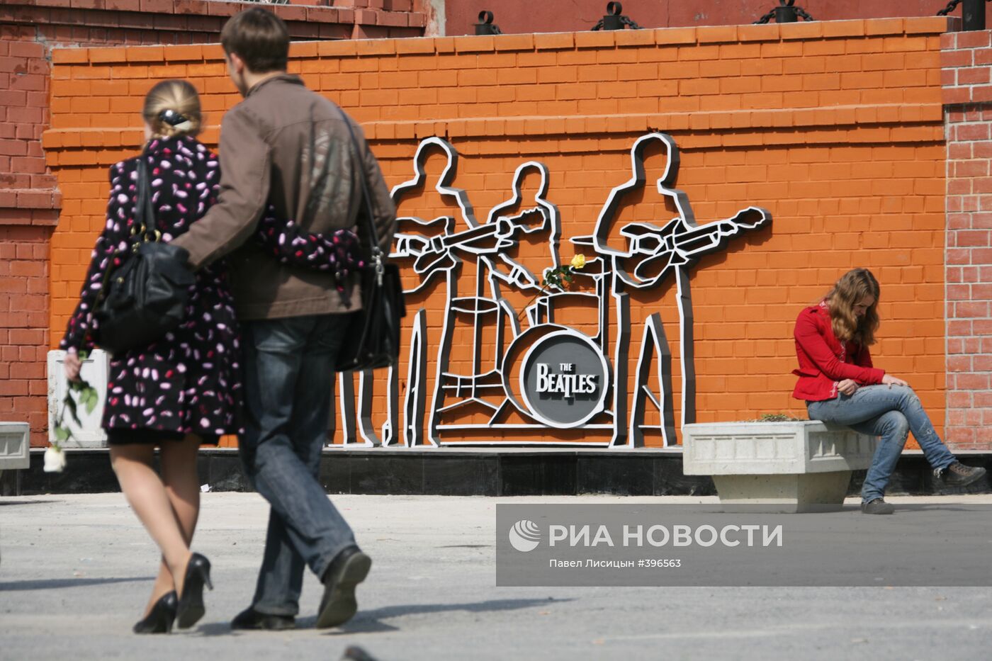 Открытие первого в России памятника "Битлз" в Екатеринбуре