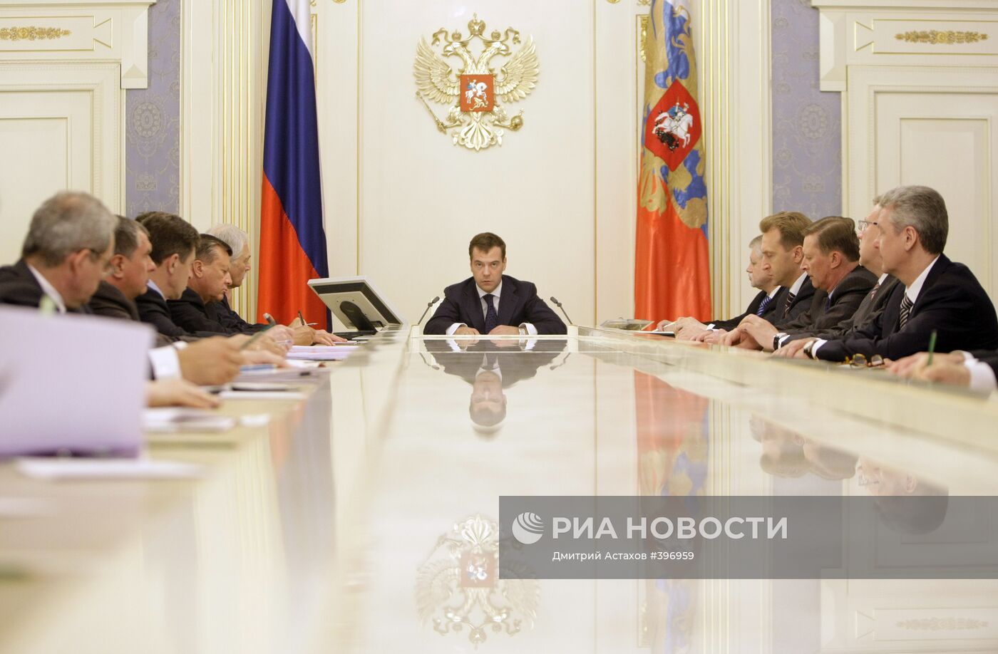 Д.Медведев провел совещание с кабинетом министров РФ