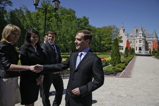 Д.Медведев встретился с представителями предпринимателей