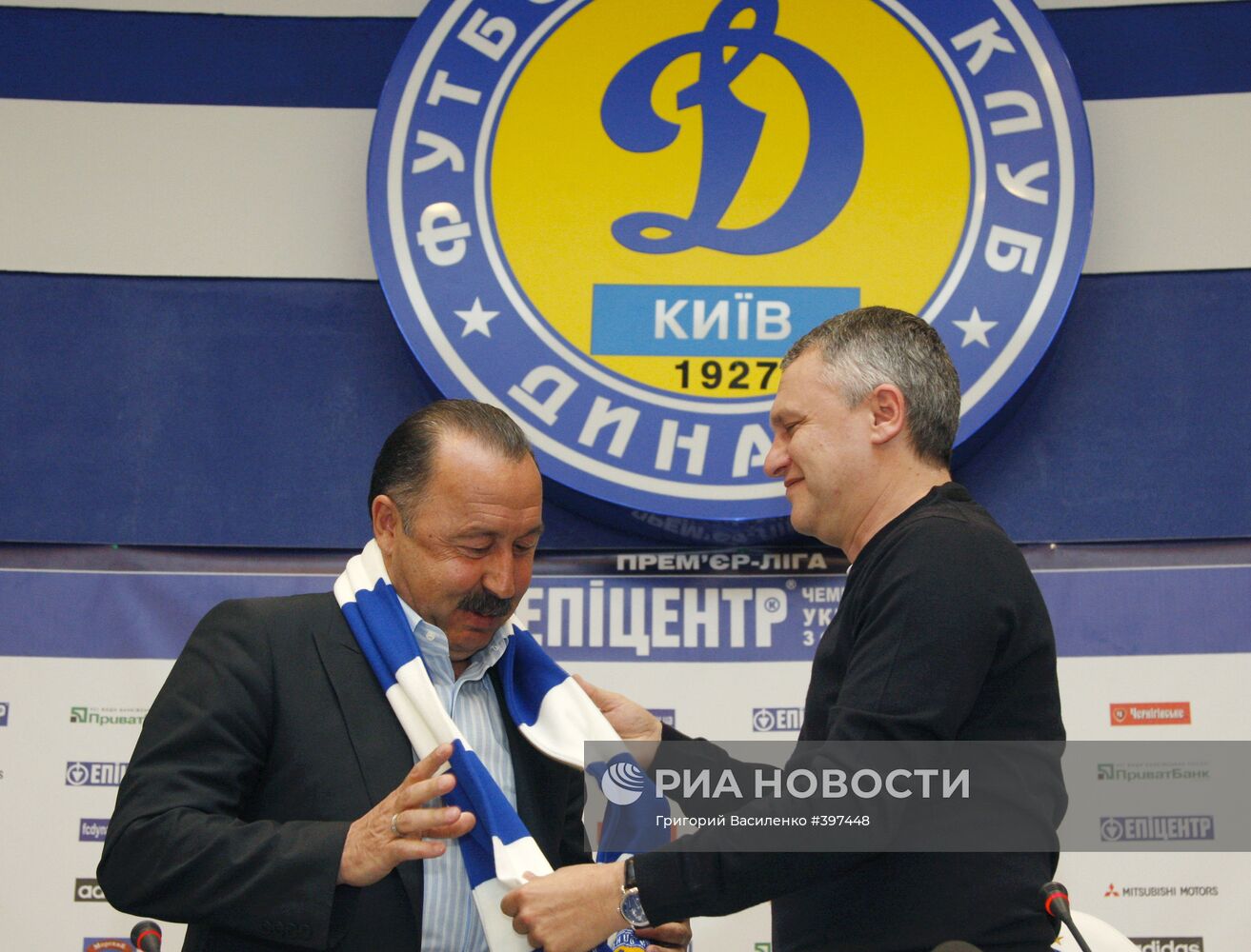 В. Газзаев официально представлен как тренер киевского "Динамо"