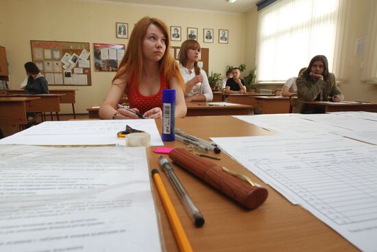 Сдача ЕГЭ по русскому языку в одной из школ Москвы
