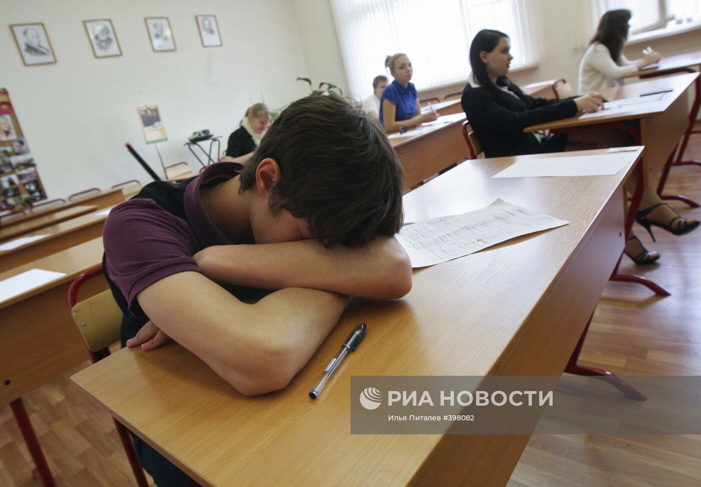 Сдача ЕГЭ по русскому языку в одной из школ Москвы