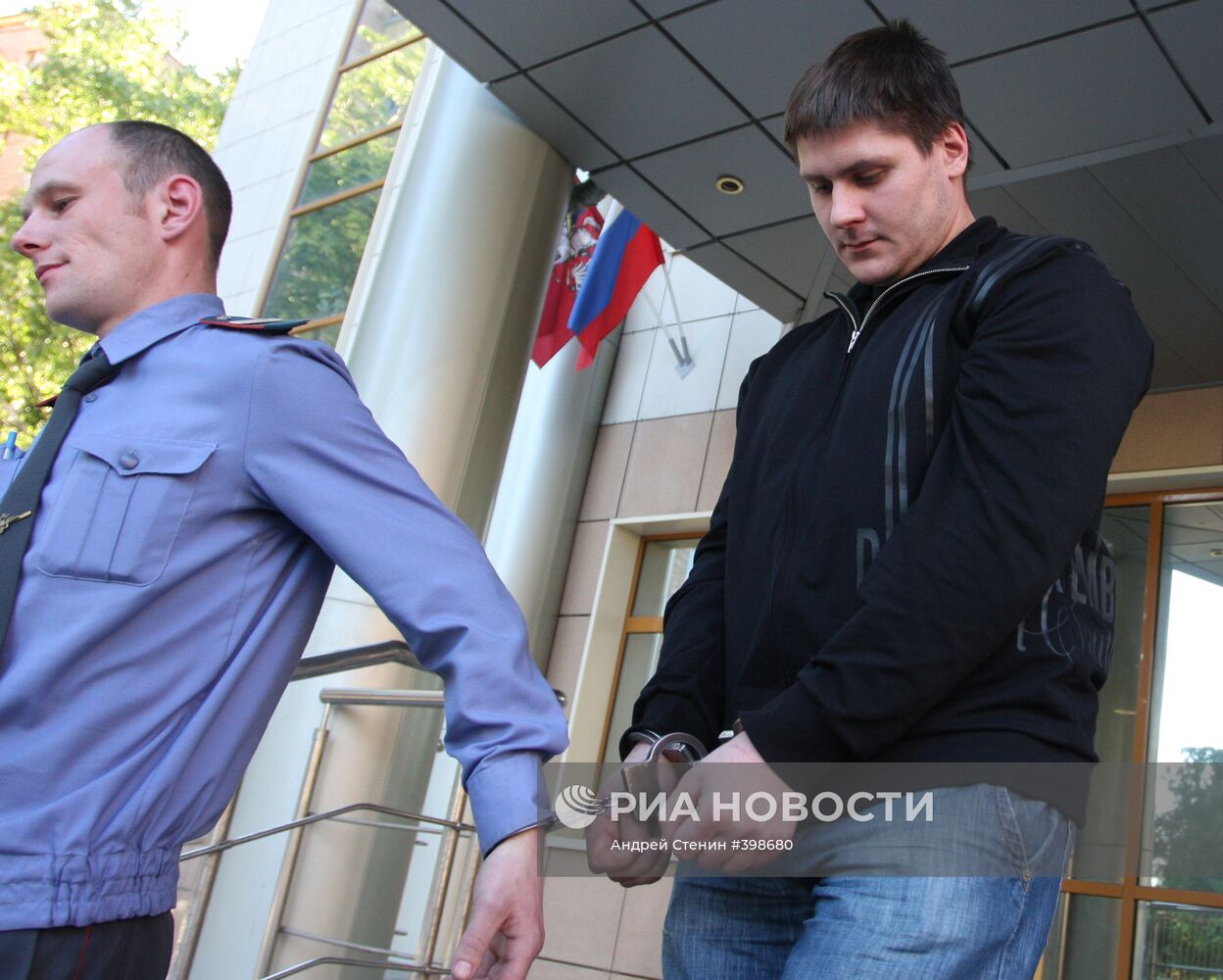 Суд отложил вопрос об аресте Романа Жирова