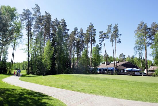 В подмосковном Нахабине на гольф-поле Moscow Country Club