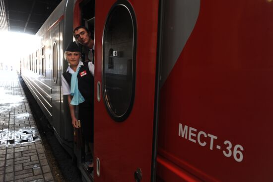 Новый фирменный пассажирский поезд класса "Премиум"