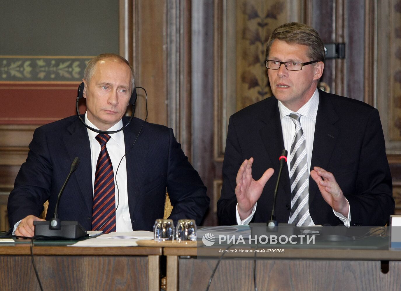 В. Путин и М. Ванханен. Встреча с представителями деловых кругов