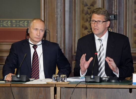 В. Путин и М. Ванханен. Встреча с представителями деловых кругов