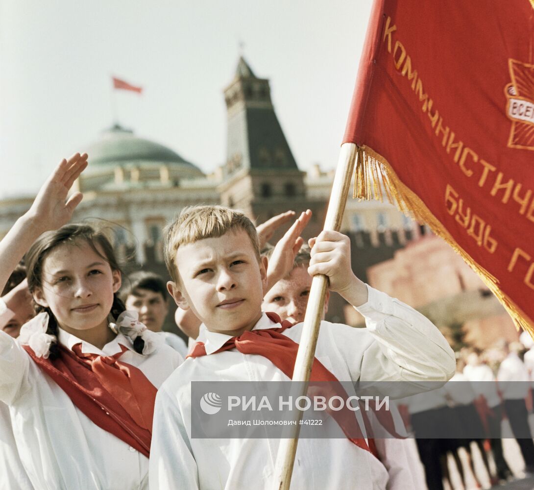 ШКОЛЬНИКИ ПРИЁМ ПИОНЕРЫ КРАСНАЯ ПЛОЩАДЬ