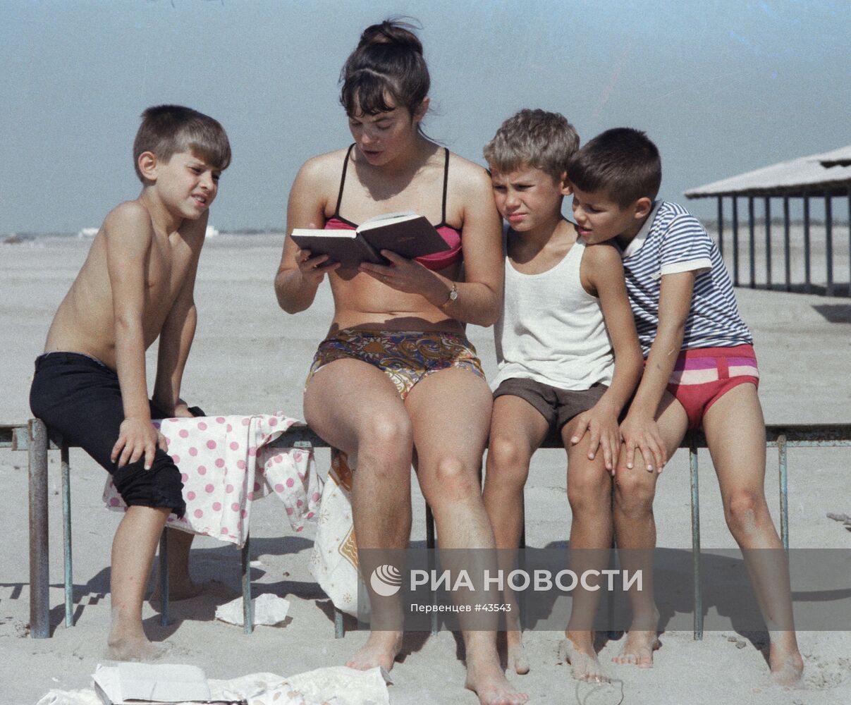 ДЕТИ ВОСПИТАТЕЛЬНИЦА