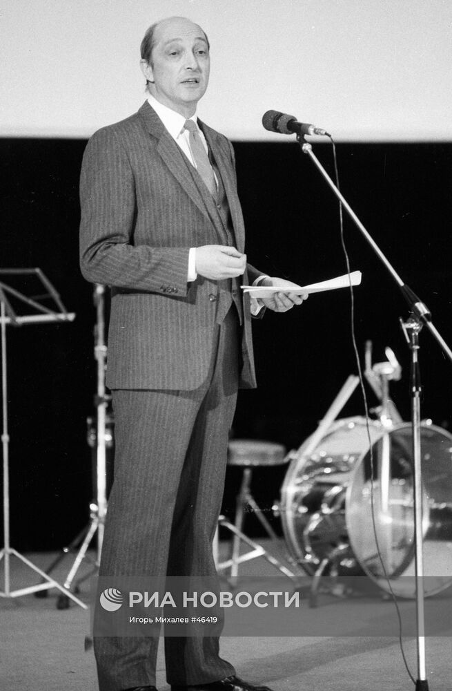 АРТИСТ КОЗАКОВ