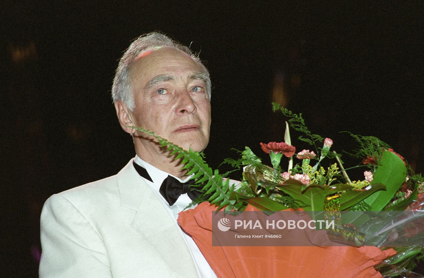 ТИХОНОВ "КИНОТАВР" ЦВЕТЫ