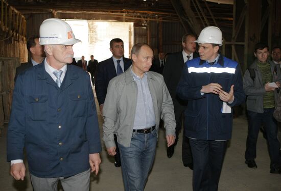 Владимир Путин посетил ЗАО "БазэлЦемент-Пикалево"
