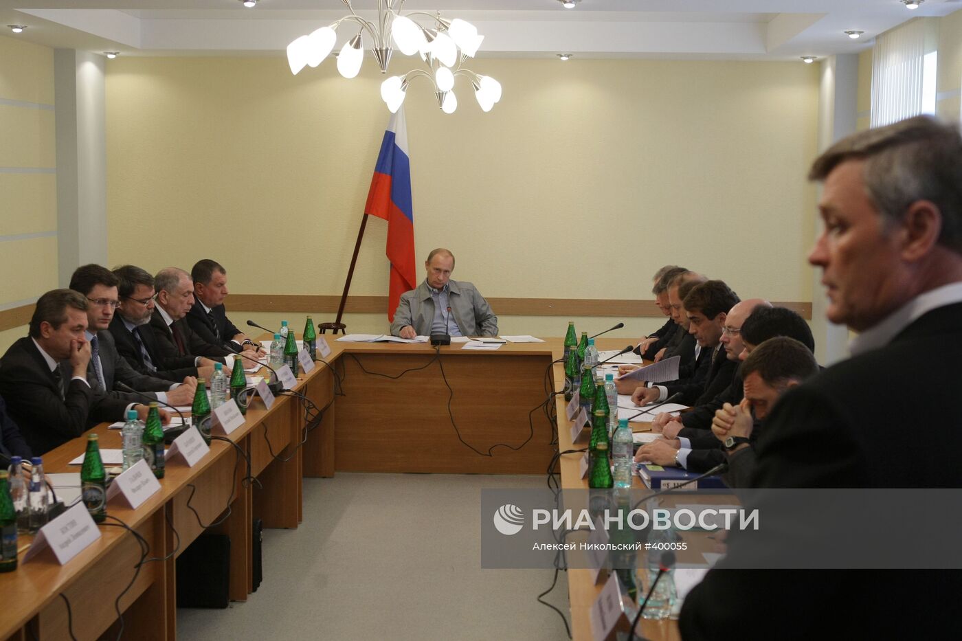 Владимир Путин провел совещание в городе Пикалево