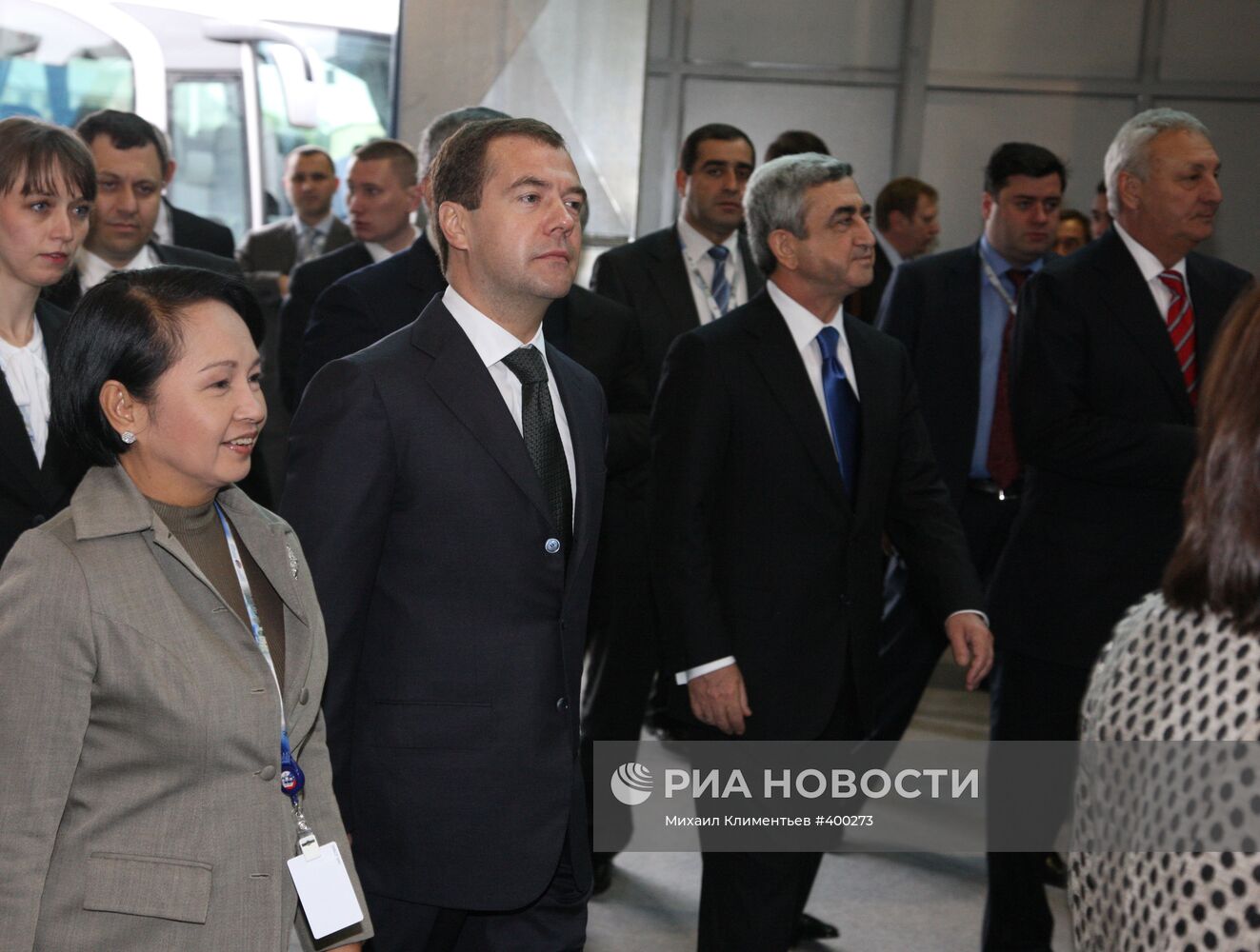 Президент РФ Дмитрий Медведев принимает участие в работе ПМЭФ