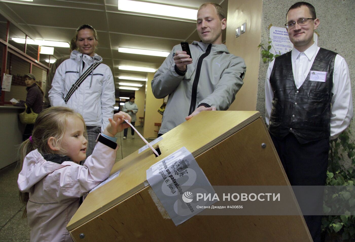 Выборы в Европарламент и местные органы власти прошли в Латвии