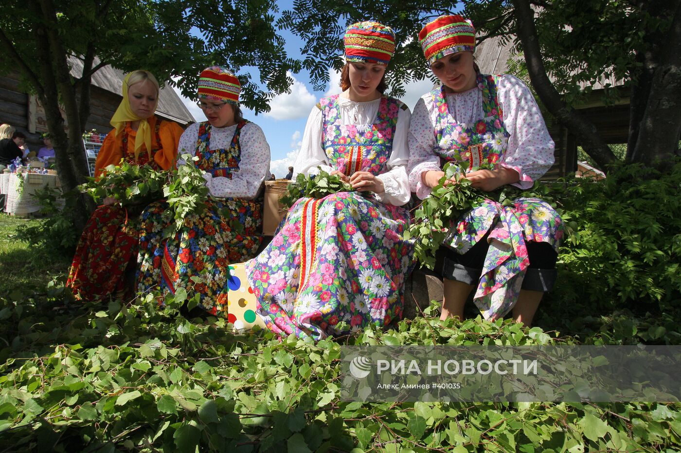 Празднование Дня Святой Троицы в Суздале