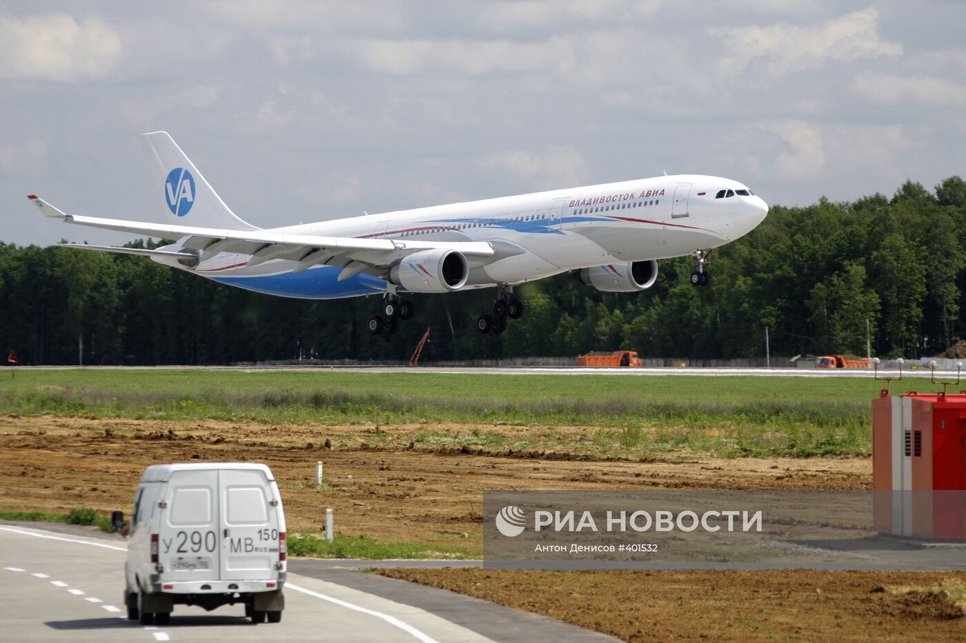 Презентация самолета Airbus А330-300 ОАО "Владивосток Авиа"