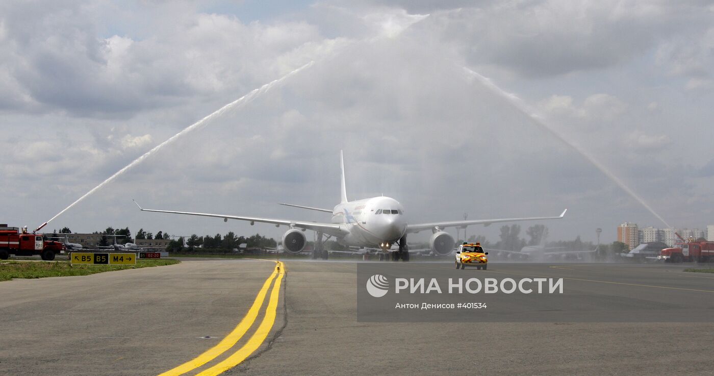Презентация самолета Airbus А330-300 ОАО "Владивосток Авиа"