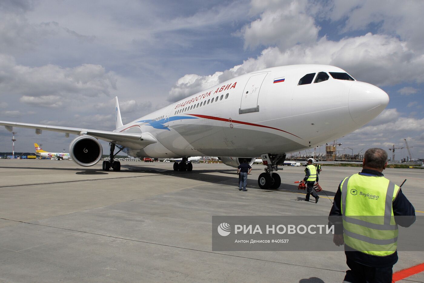 Презентация самолета Airbus А330-300 ОАО "Владивосток Авиа"