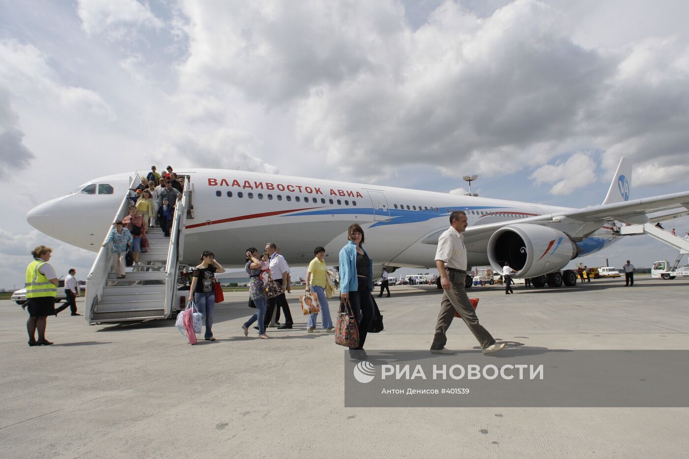 Презентация самолета Airbus А330-300 ОАО "Владивосток Авиа"