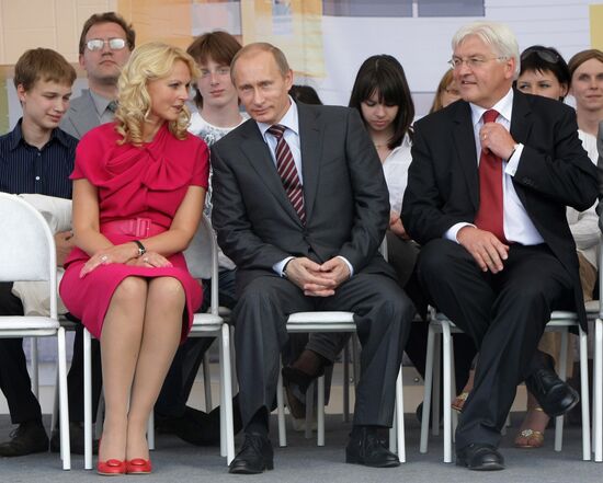В.Путин посетил строительство детского гемоцентра в Москве