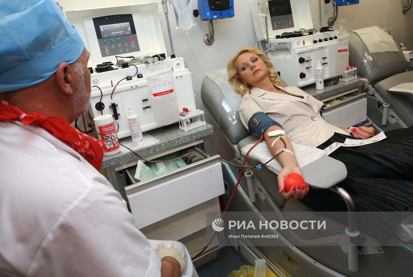 Т. Голикова. Сдача крови сотрудниками Минздравсоцразвития РФ