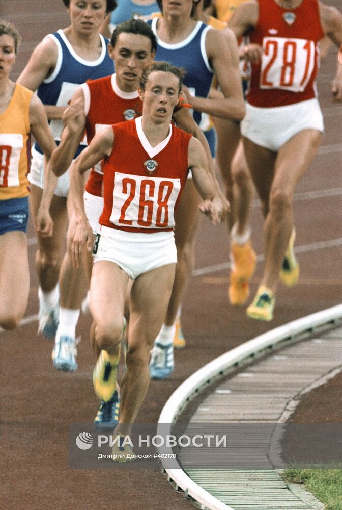 Советская легкоатлетка Татьяна Казанкина во время забега