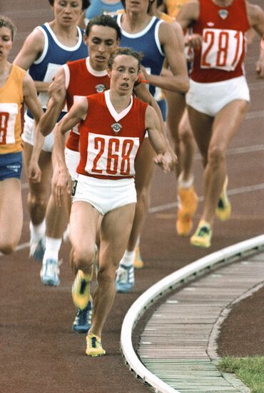 Советская легкоатлетка Татьяна Казанкина во время забега