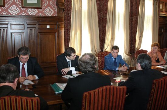 Д.Медведев провел встречу с активом политических партий