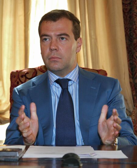 Д.Медведев провел встречу с активом политических партий