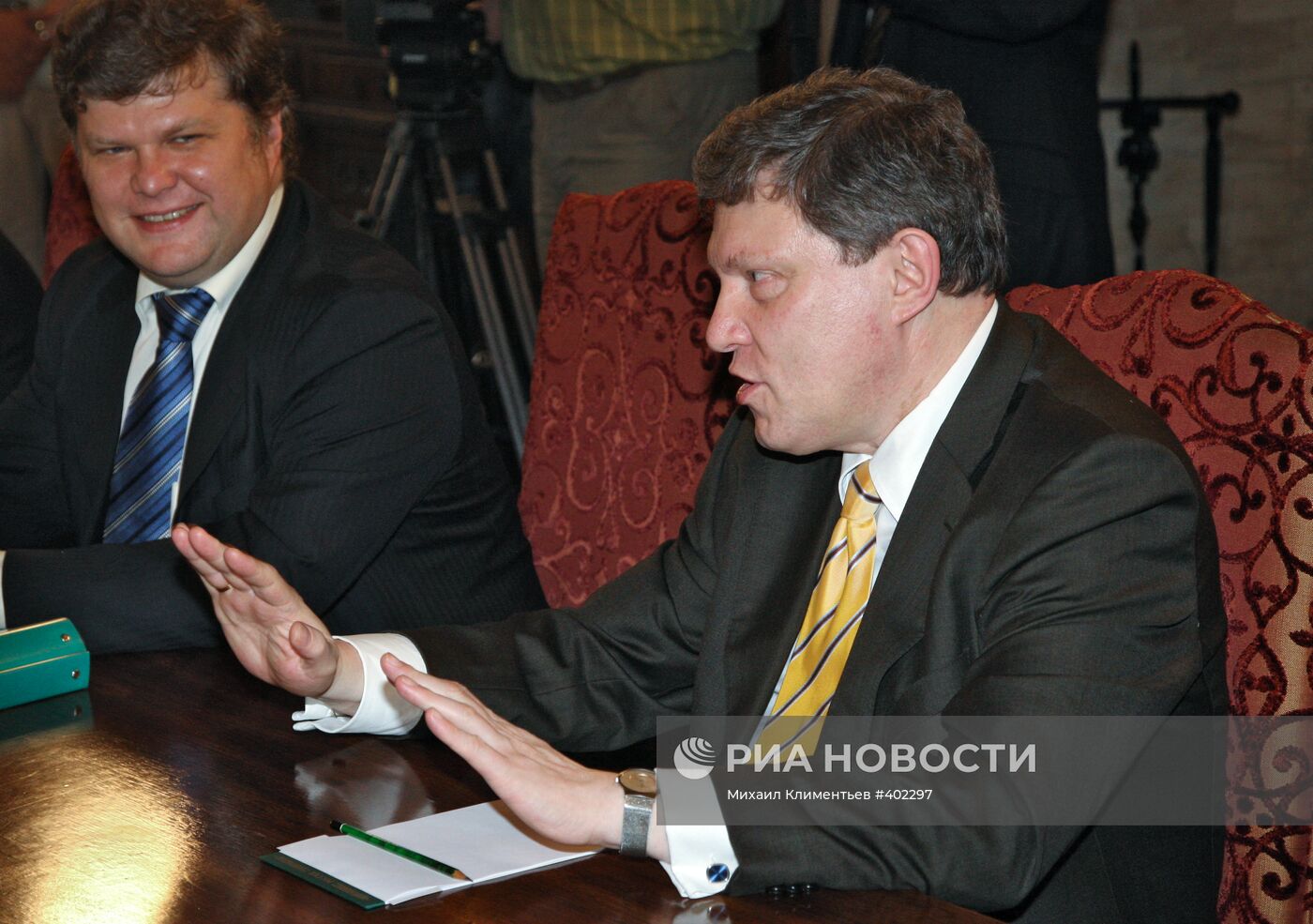 Сергей Митрохин и Григорий Явлинский на встрече с Д.Медведевым